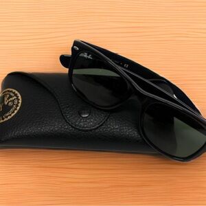 Ray-Ban Like New Wayfarer Classic Polarized Sunglasses